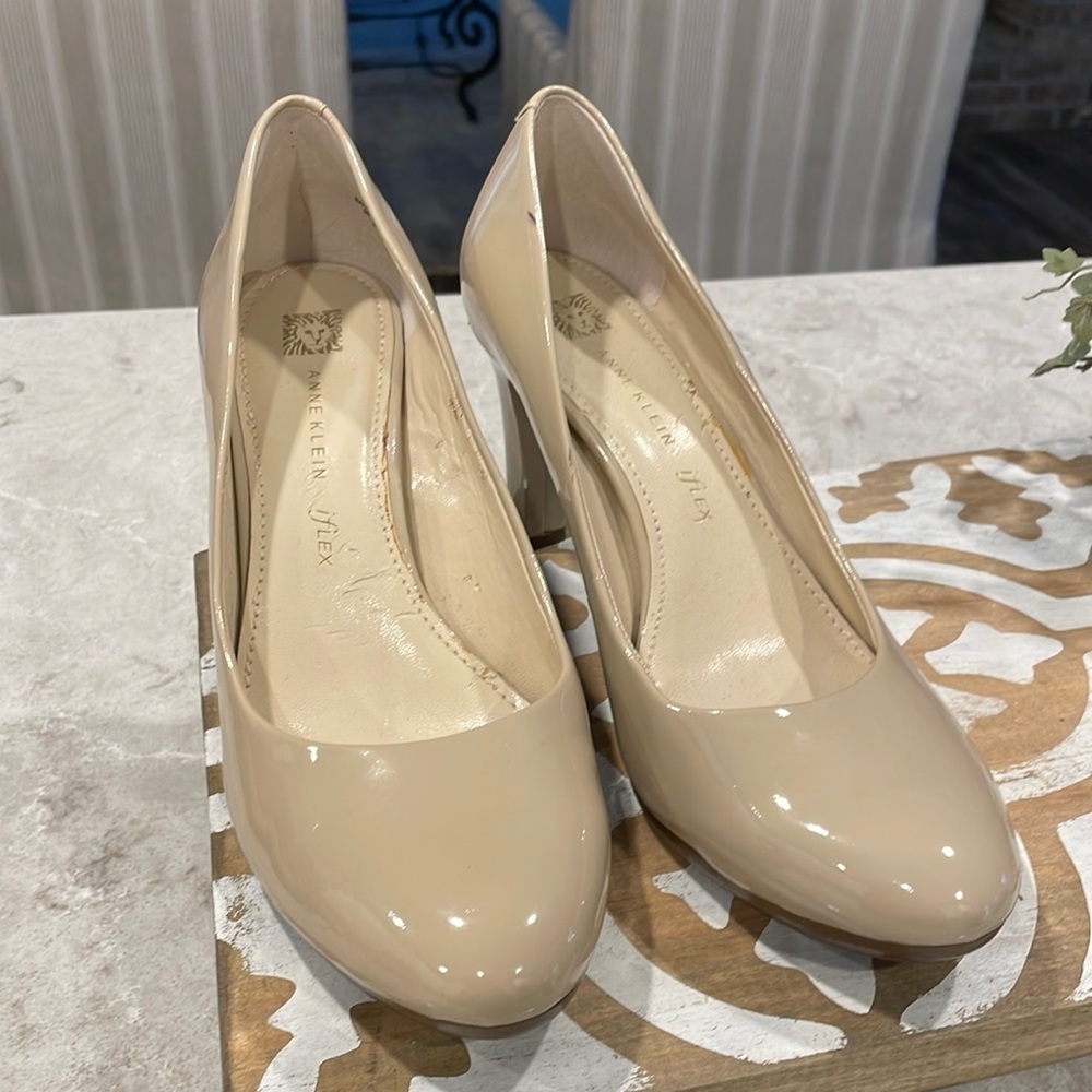 Barely work Anne Klein iflex heels